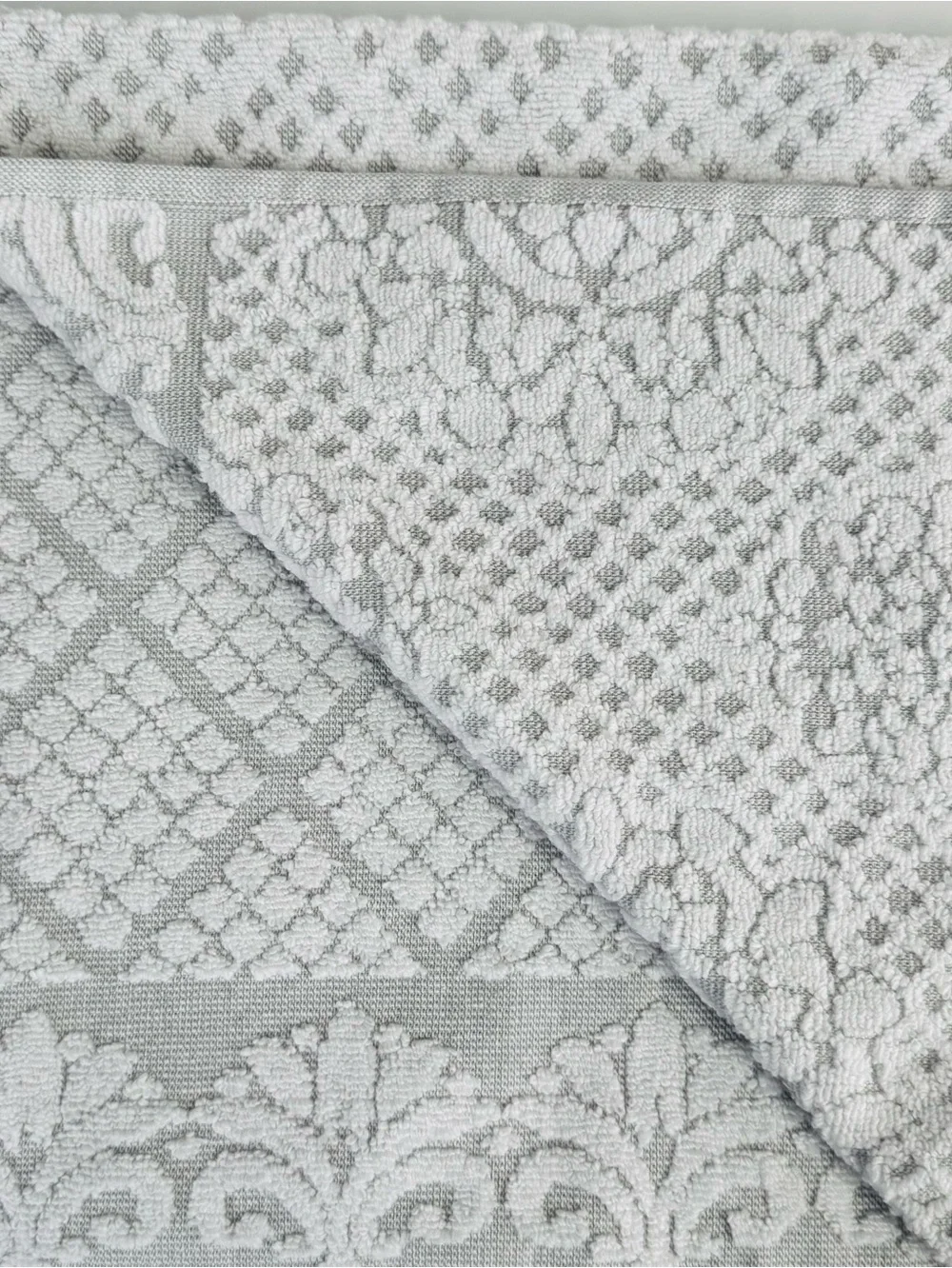 Comfort Bay Jacquard Bath Towel Set 3-Piece White Gray Damask 27x52 NWT